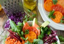 비건 다이어트의 효과와 도전 과제 close-up photo of vegetable salad