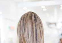 여름철 헤어 건강을 지키는 5가지 팁 person wearing black top