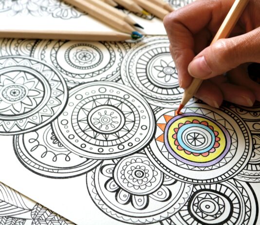 일상 속 건강 루틴으로 ‘여성 건강관리’ 트렌드 따라잡기 person holding brown wooden pencil